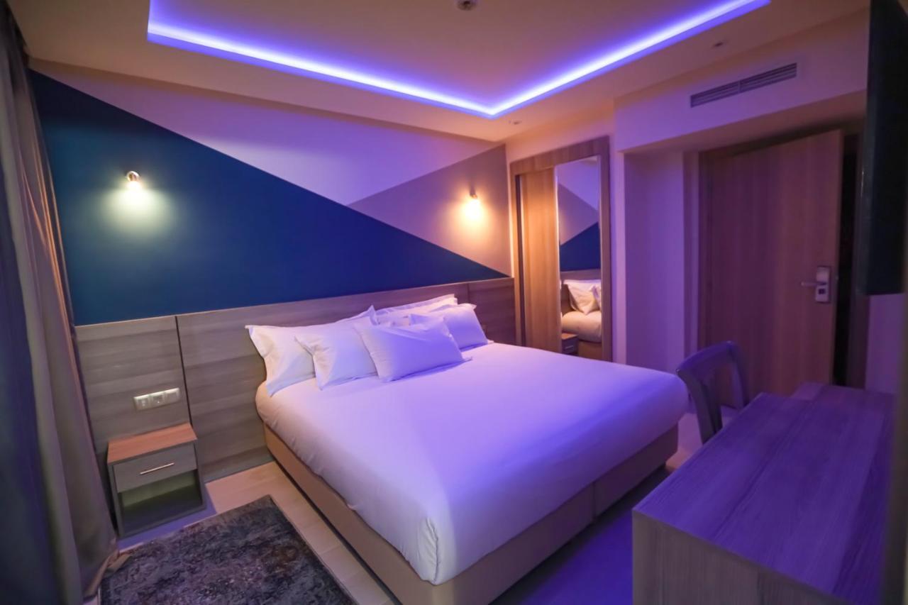 Chambre Double ou Lits Jumeaux - Vue sur Piscine